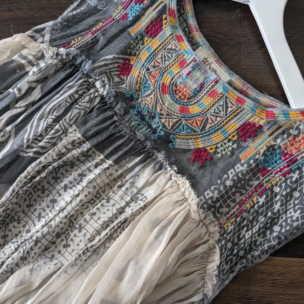Johnny Was Biya Inka Silk Sheer Embroidered  Gray and Cream Too/Blouse XS - Picture 3 of 8